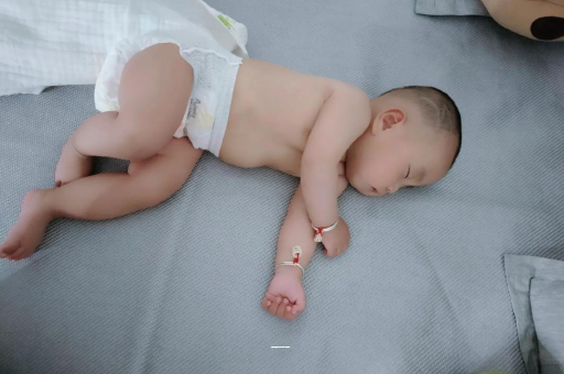 柳林宝宝上火有眼屎 柳林宝宝上火有眼屎